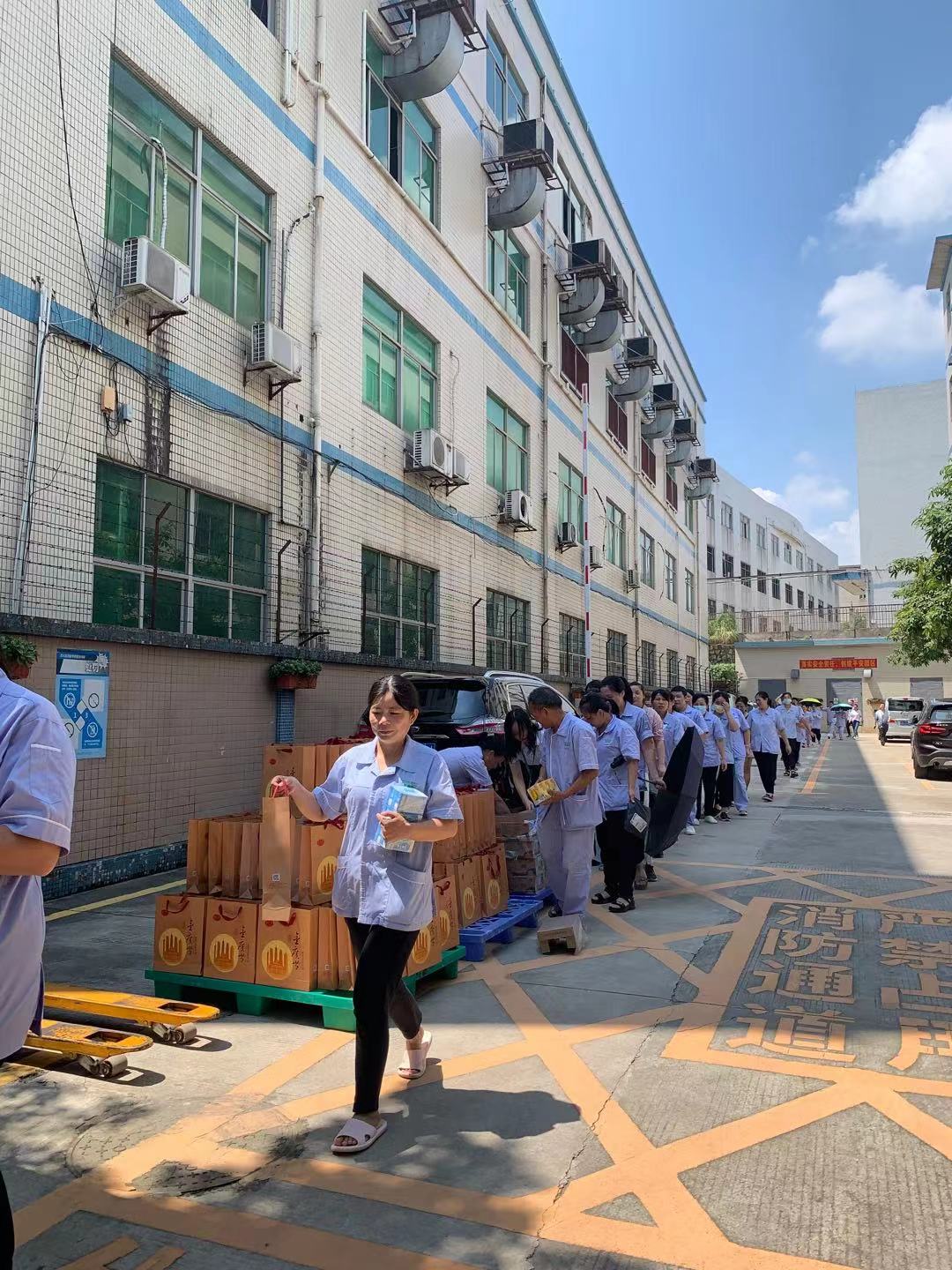 草莓视频污版下载化妆用品（深圳）有限公司预祝大家度过一个平安祥和、喜庆欢乐的中秋假期！