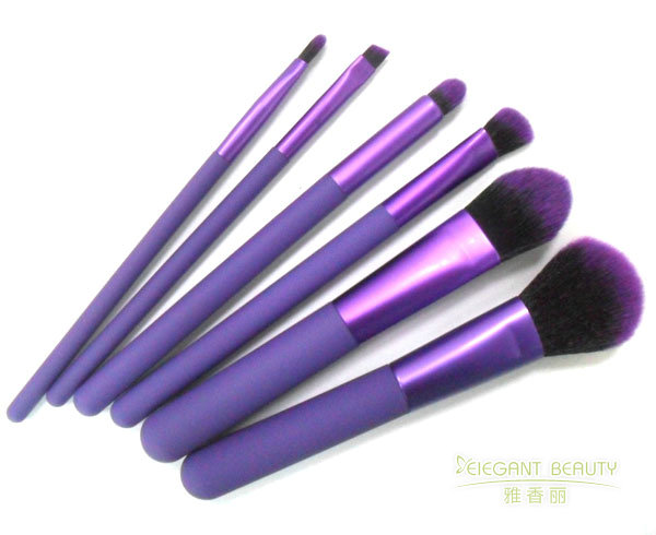 每一根刷毛都有故事——走进草莓视频APP官网套装的制造世